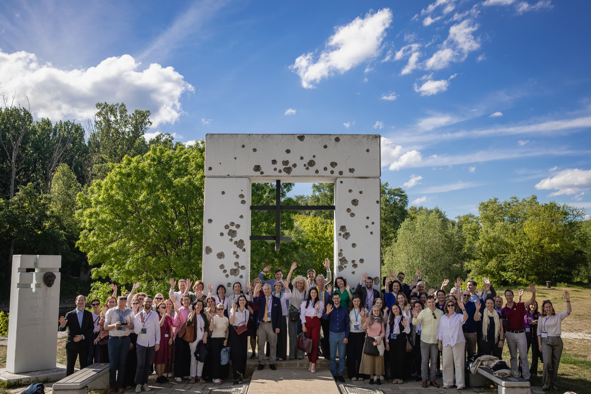 Spoločná fotografia účastníkov konferencie pri Bráne slobody